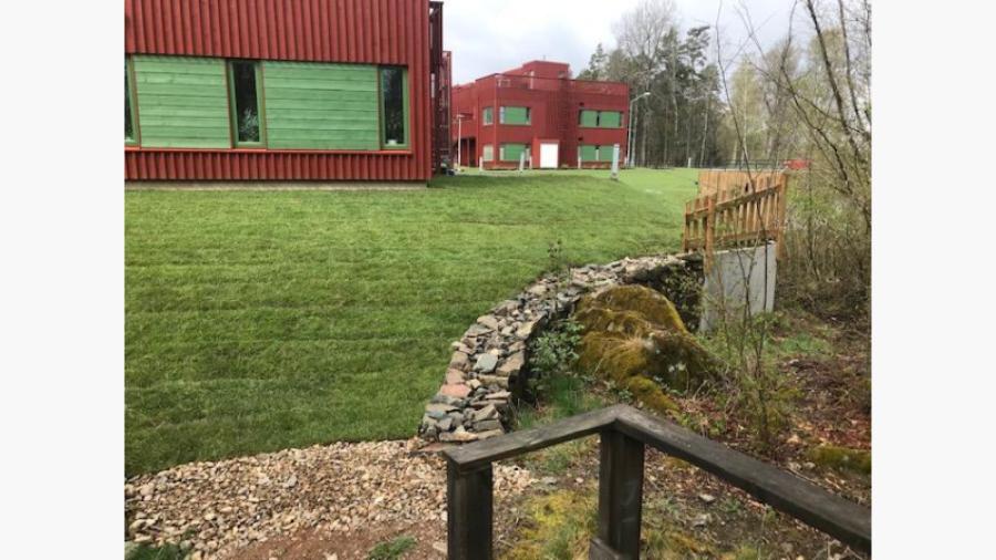 Utemiljöbild gräs bron 3